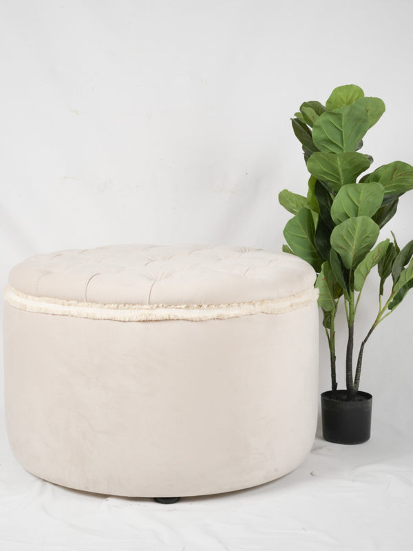 Tufted pearl white fringed pouf
