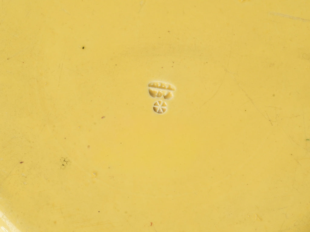 Picturesque vintage floral dishware  