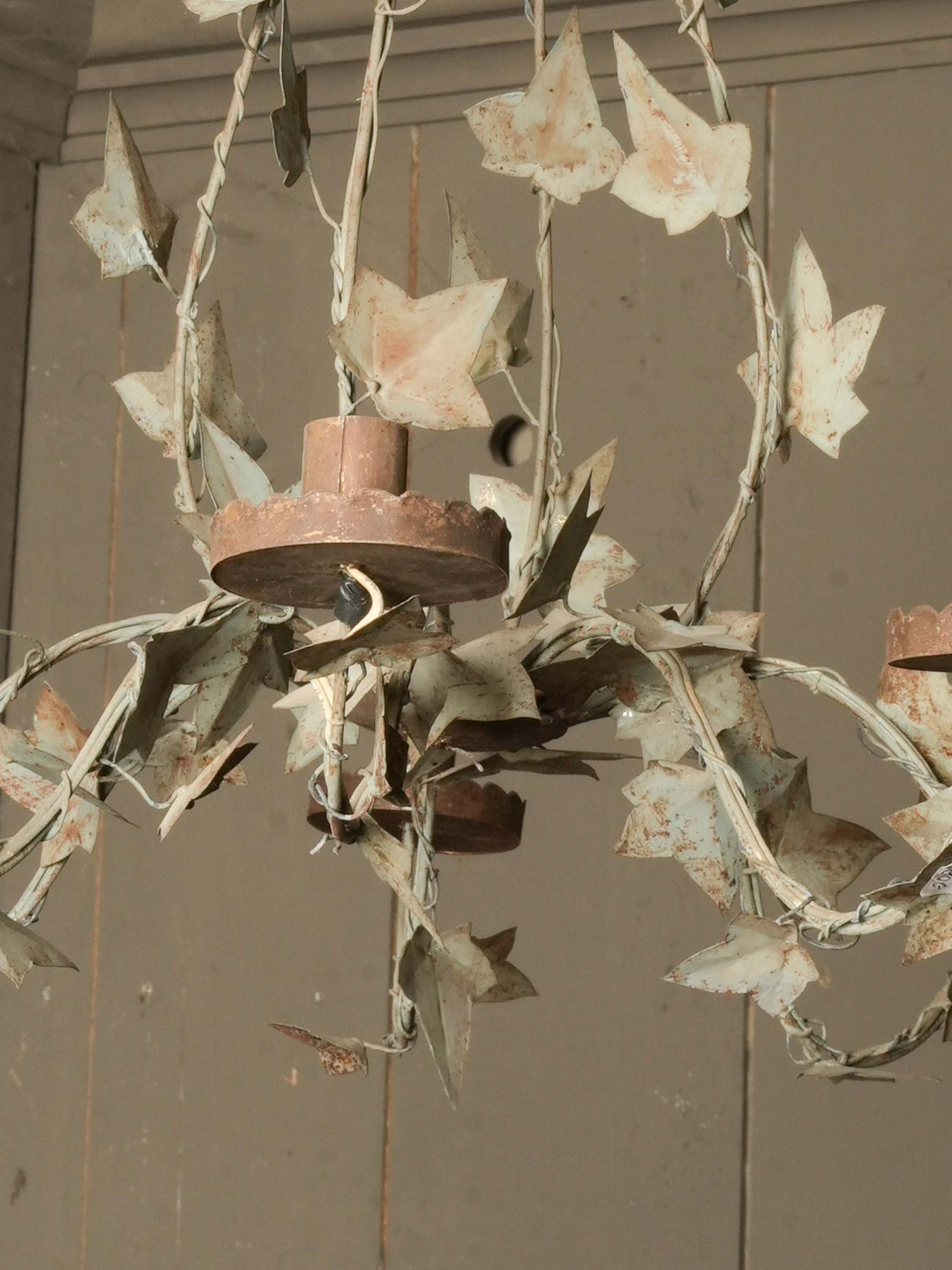 Italian Painted Tôle Eight-Light Ivy Chandelier, c. 1960 - 23¾" x 26"