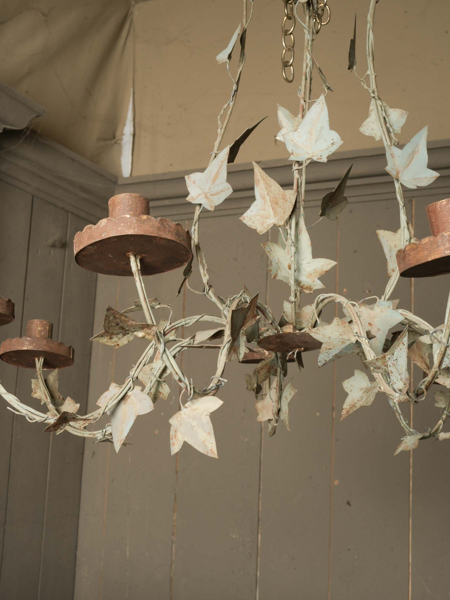 Italian Painted Tôle Eight-Light Ivy Chandelier, c. 1960 - 23¾" x 26"