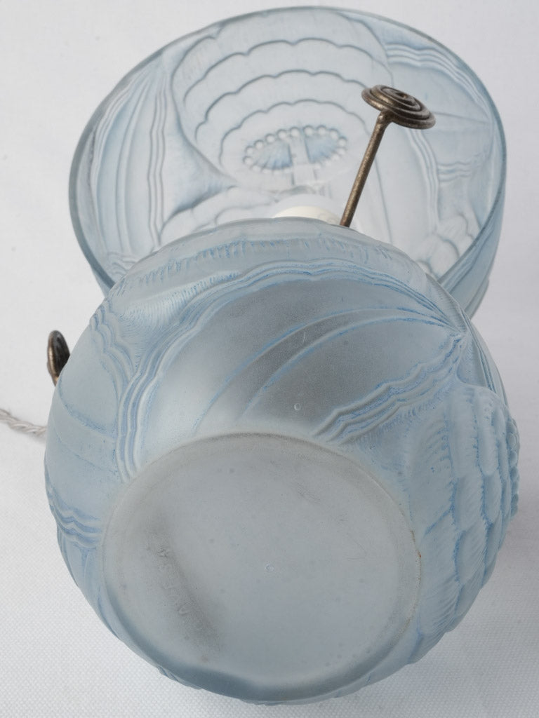 Streamlined geometric table light