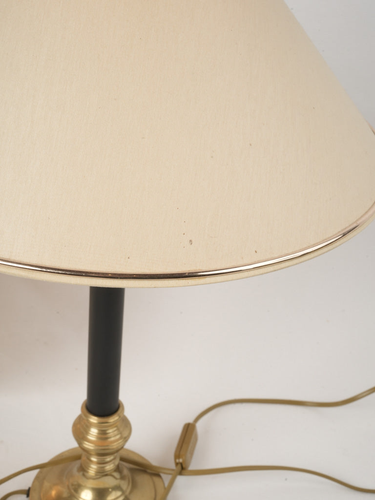 Understated mid-century lighting solution