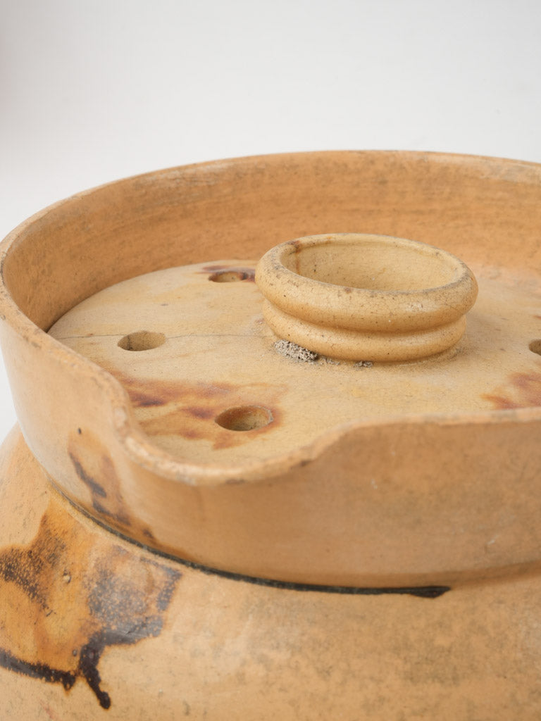 Classic French terracotta milk guard