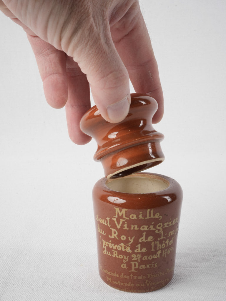 Nostalgic royal appointment condiment jar  