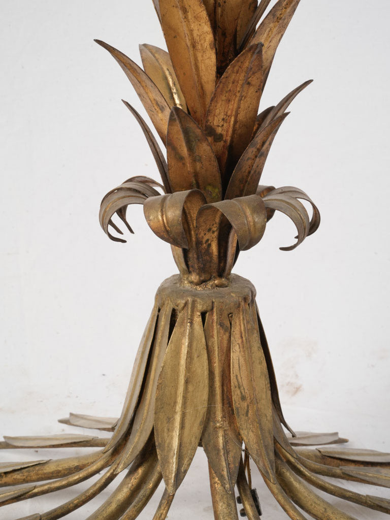 Poetic shadow-casting lamp design