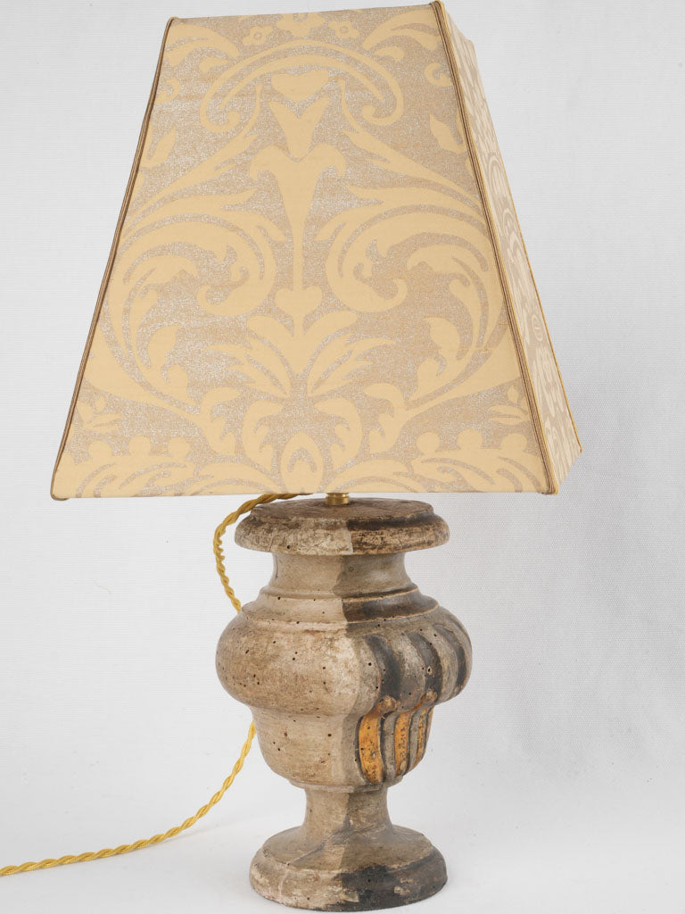 Aged giltwood aesthetic table light