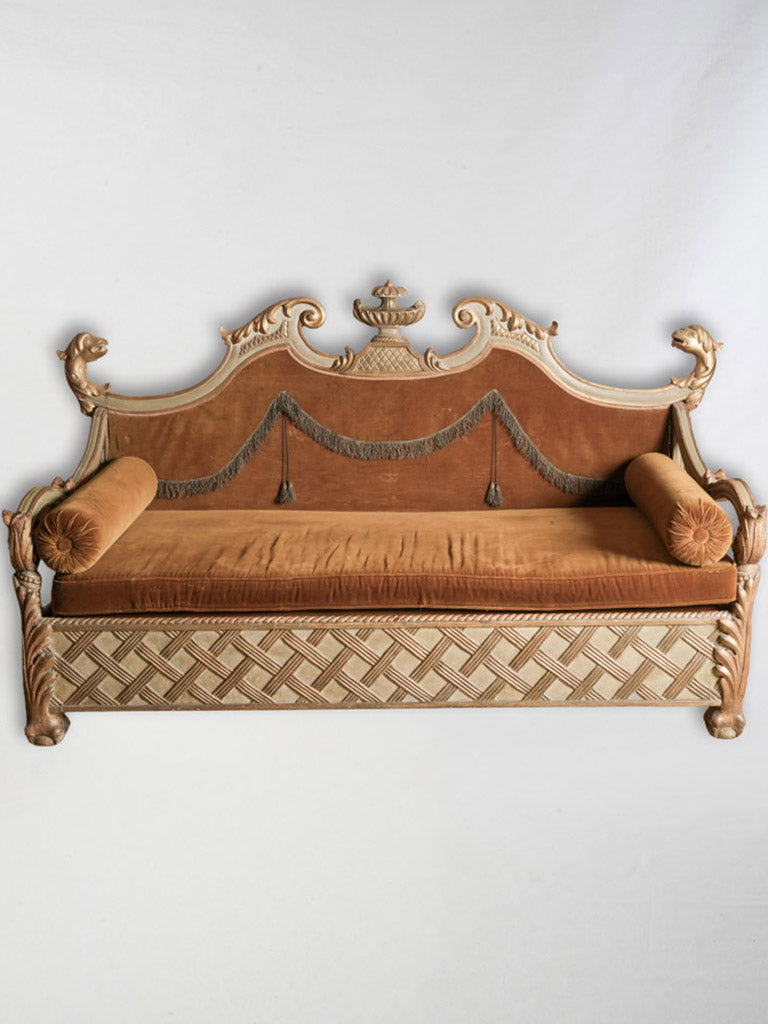 Dramatic neoclassical daybed