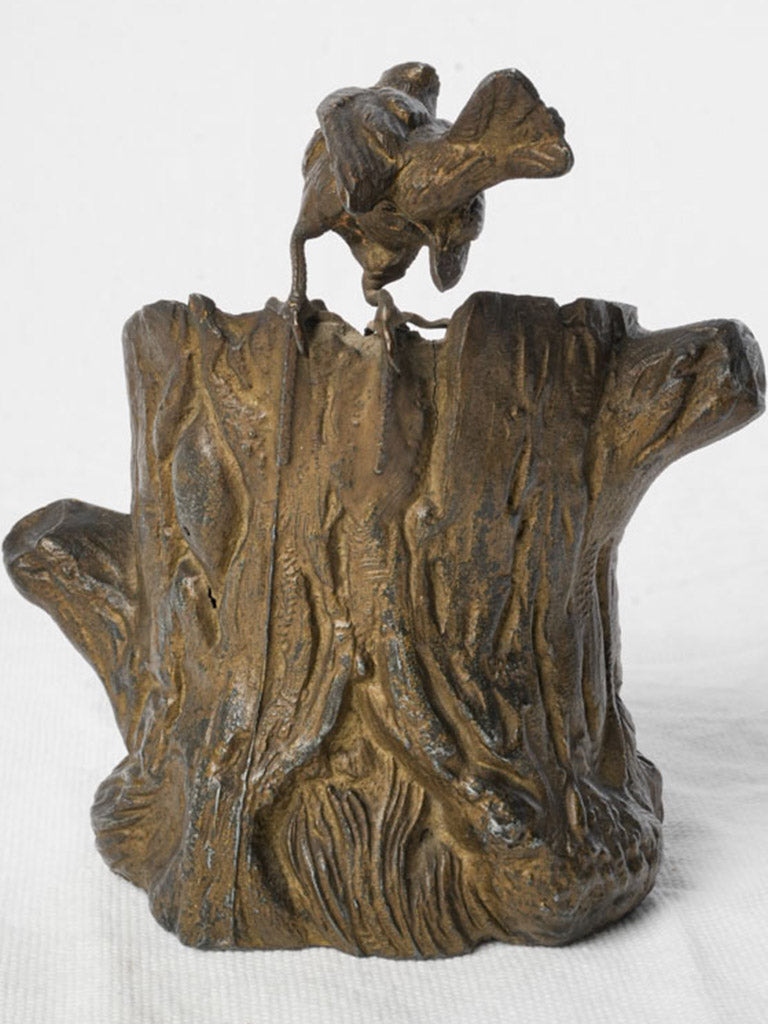 Textured bark songbird pen pot