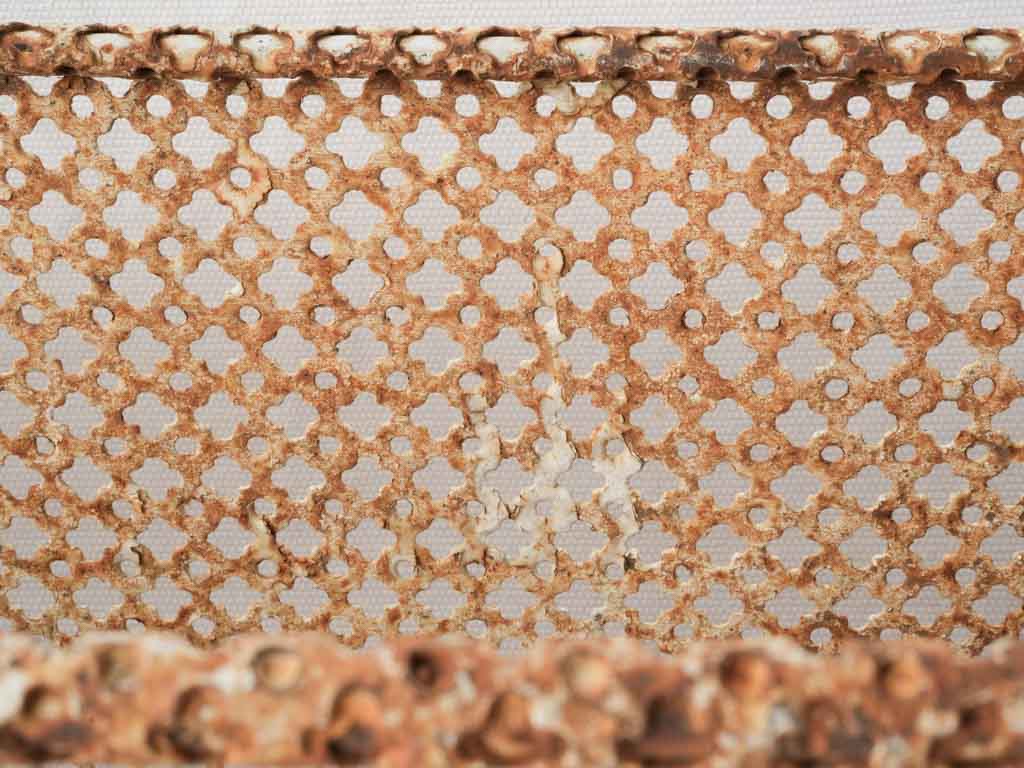 Airy quadrifoil pattern jardinière  