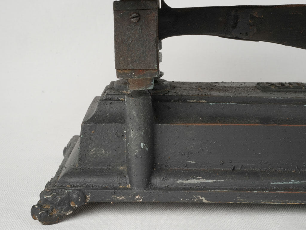 Distinctive patina metal kitchen scale