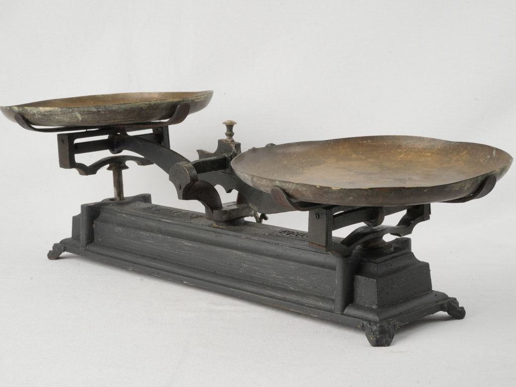 Elegant vintage-style weighing balance