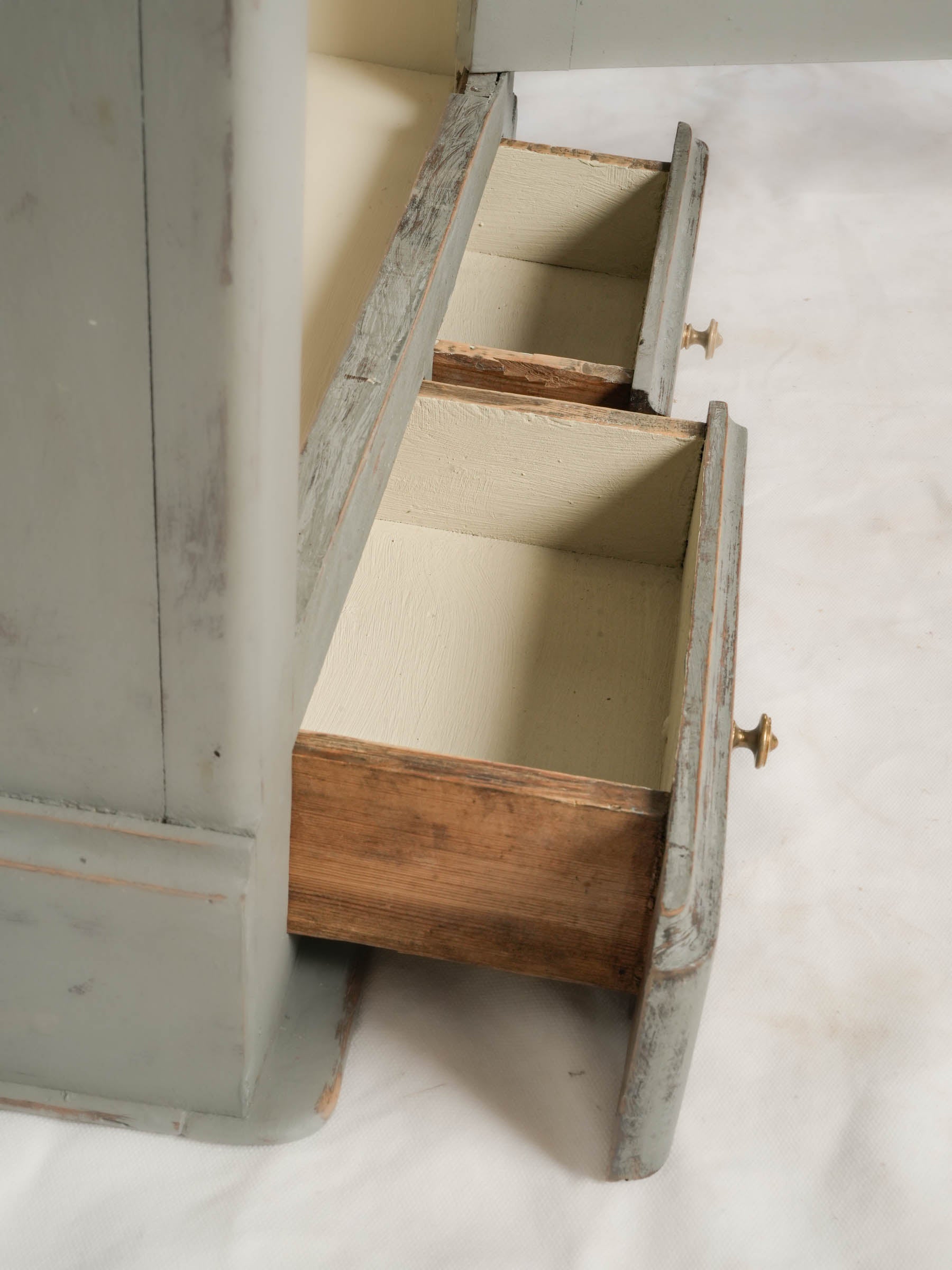Petite Early 20th-Century Vitrine in French Grey - 33¾" x 28¾"