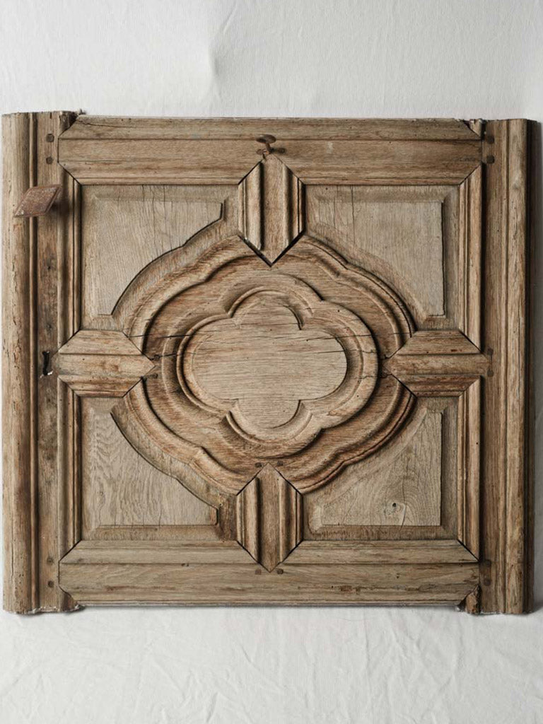 Tactile aged molding focal piece  