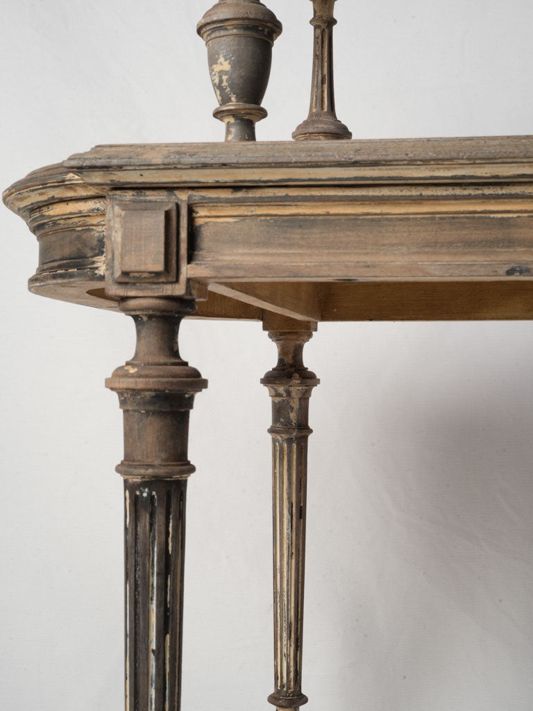 Softened cornered drinks stand  