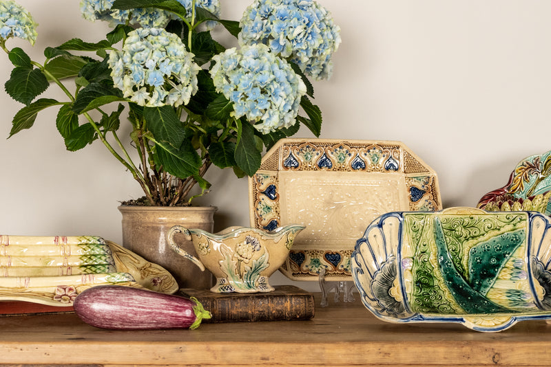 Antique Majolica sauce boat with artichoke motifs - Fives-Lille Antione Gustave De Bruyn