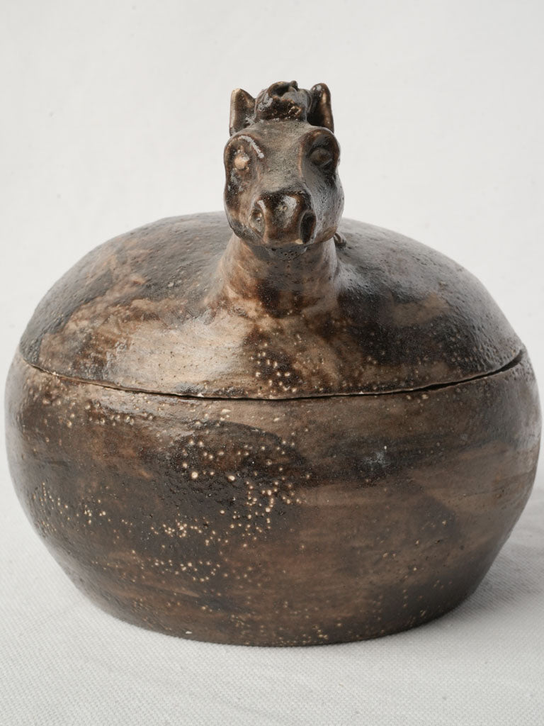 Variegated umber and black horse box  