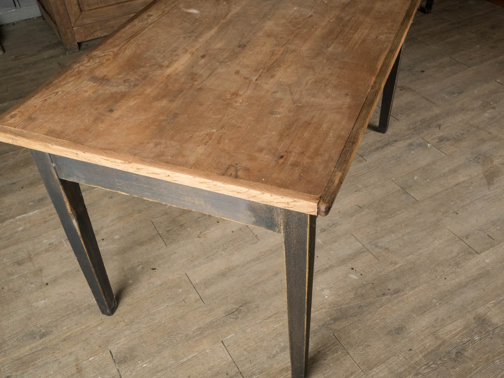 Barrow black detailed worktable