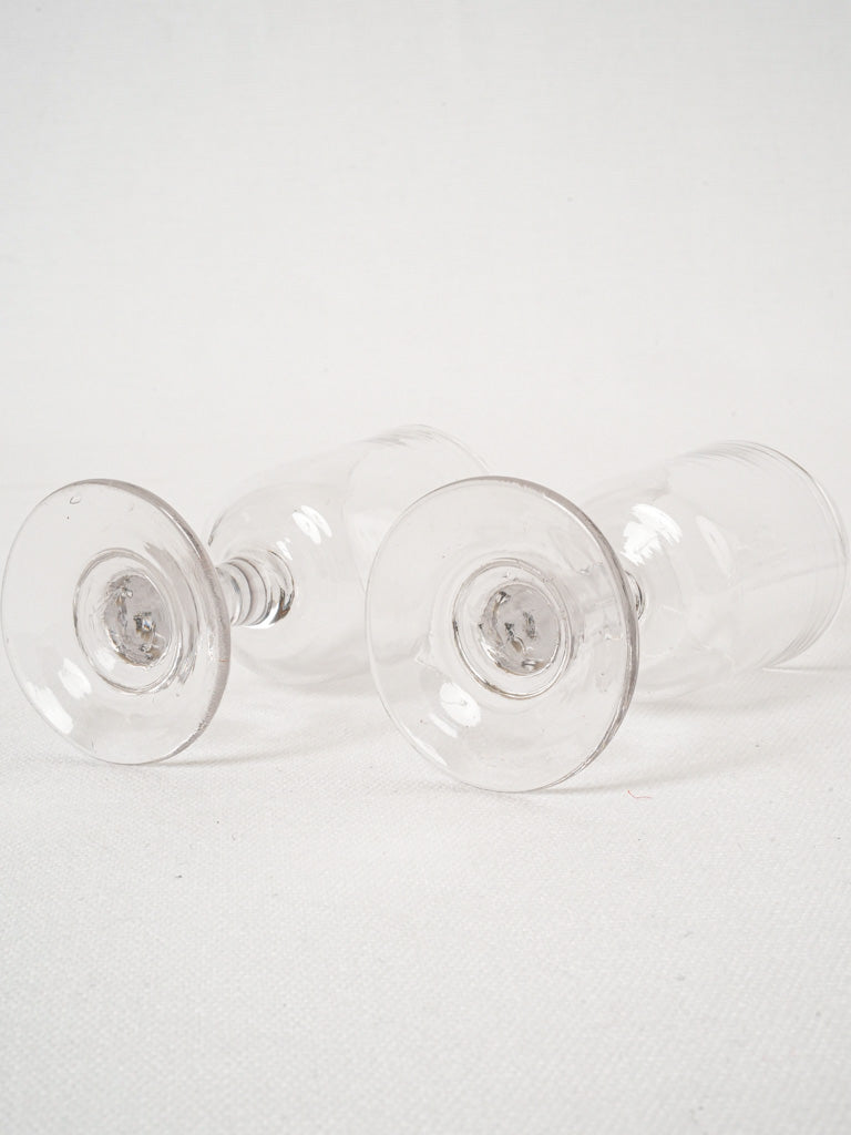 Refined transparent antique apéro glasses