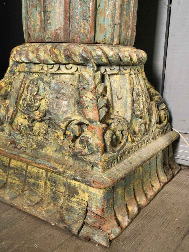 Charming Belle Époque style columns