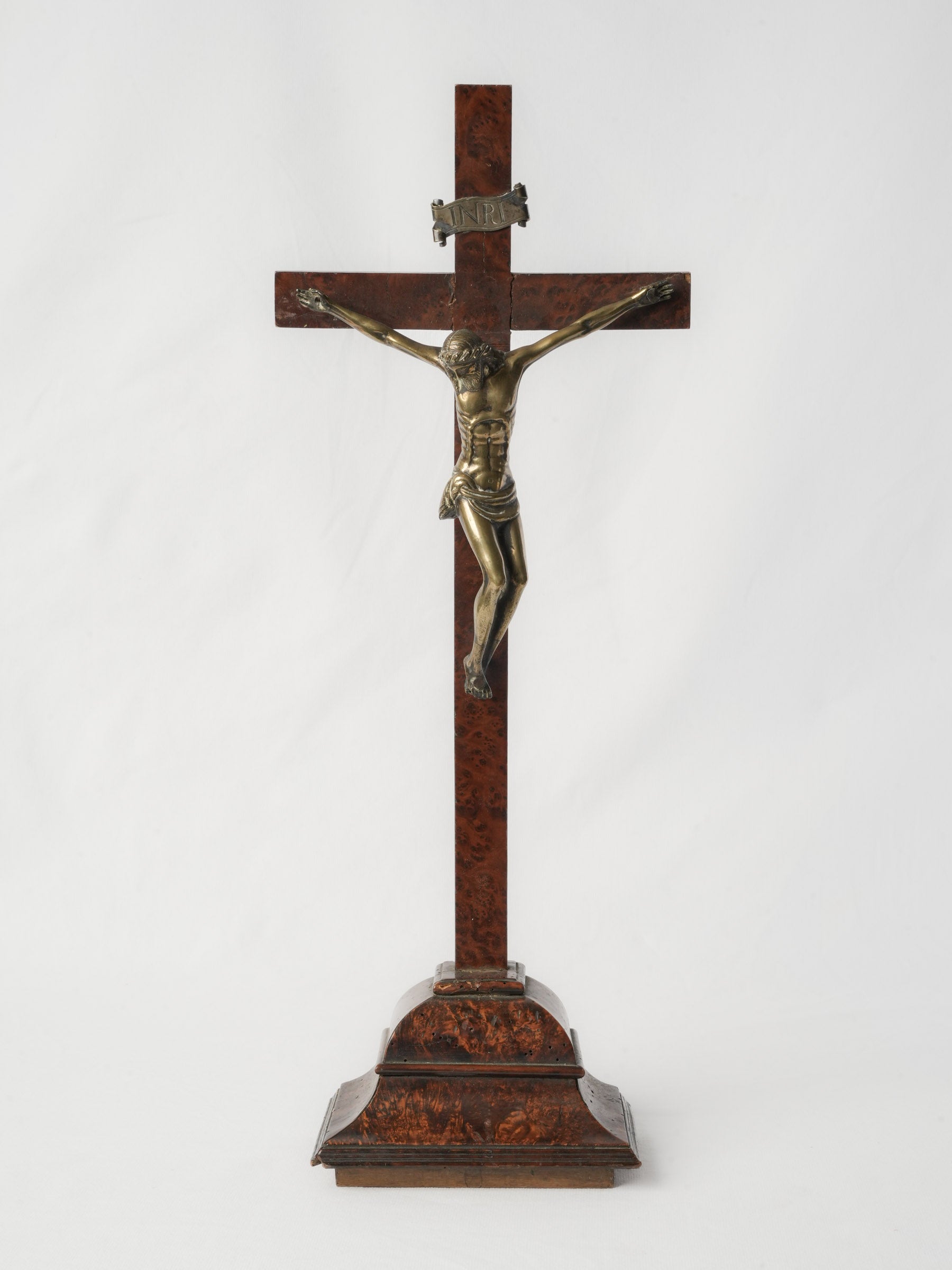 French Baroque Chapel Crucifix in Bronze and Burlwood, Early 17th Century - 23¾"