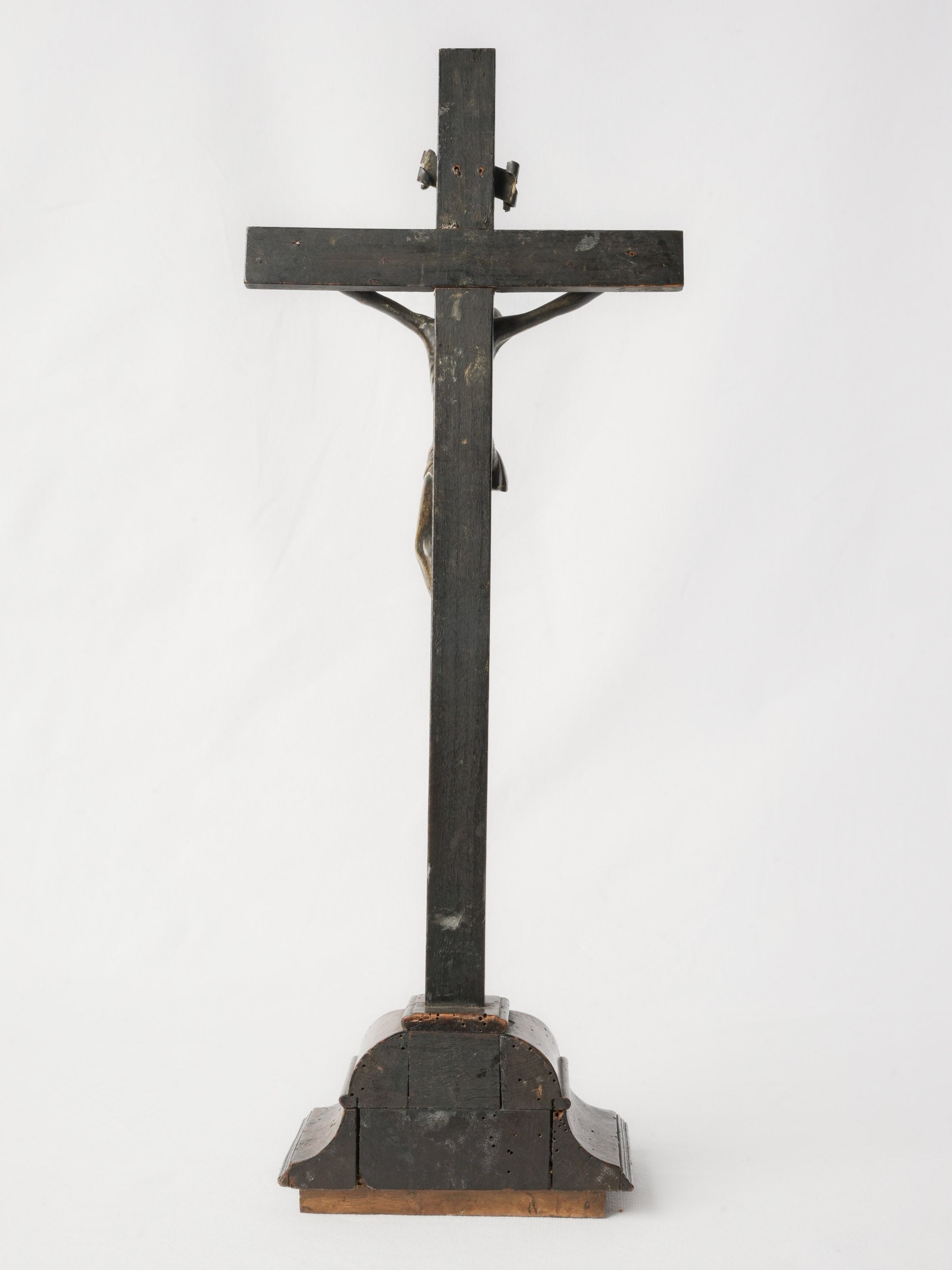 French Baroque Chapel Crucifix in Bronze and Burlwood, Early 17th Century - 23¾"