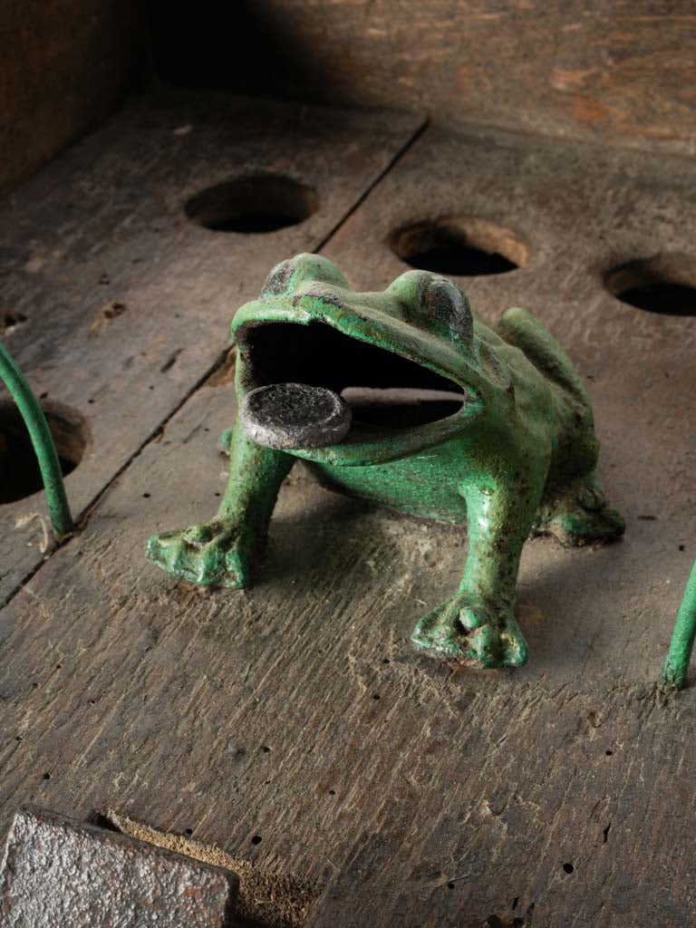 Patina-styled French table game
