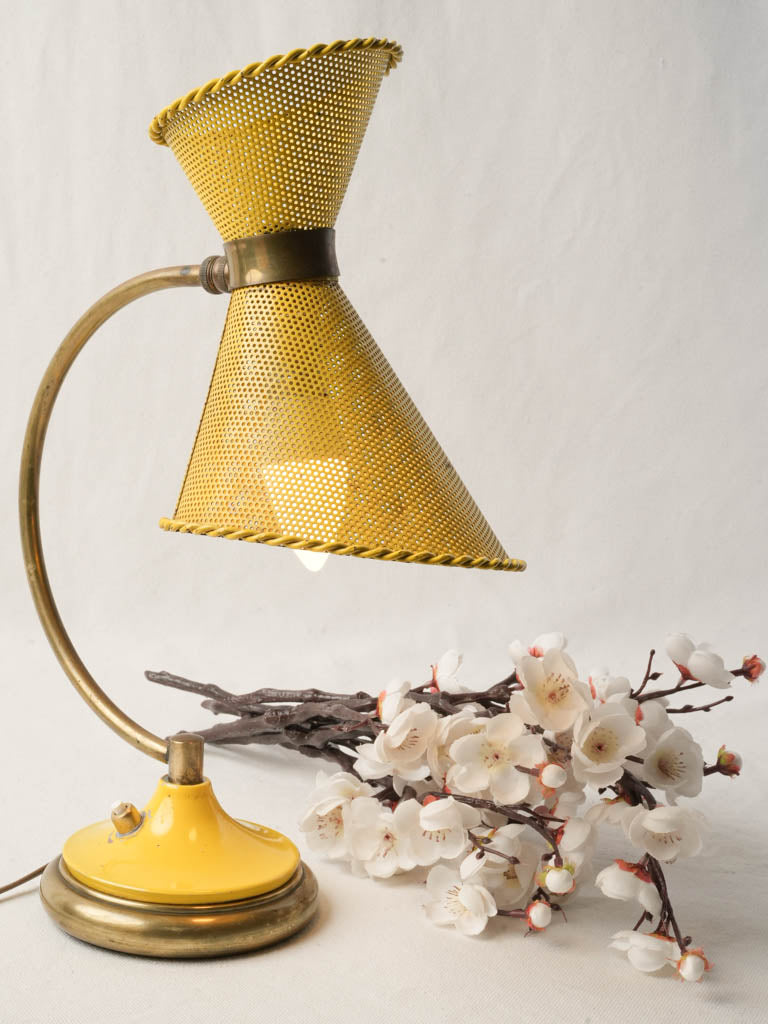 Classic brass collar table lamp