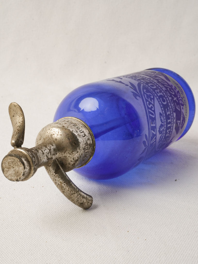 Graphic presence glass soda siphon