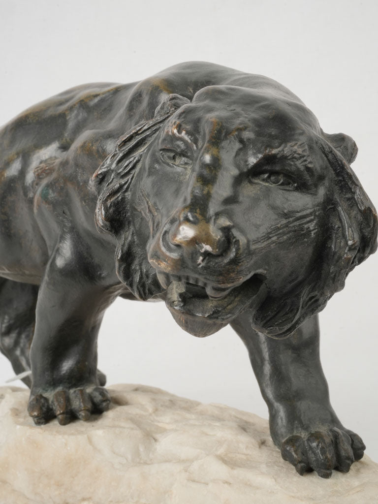 Realistic tiger art sculpture