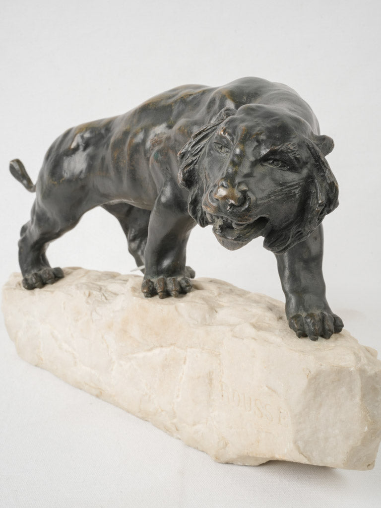 Lifelike bronze sculpture tiger