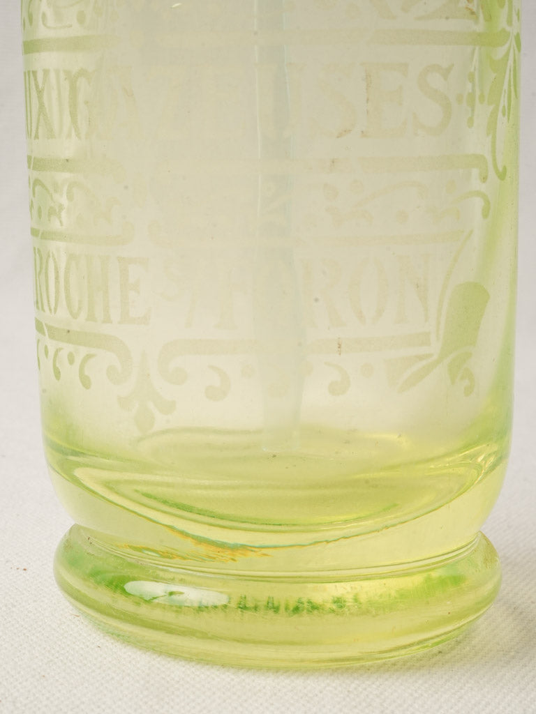 Decorative uranium glass seltzer siphon  
