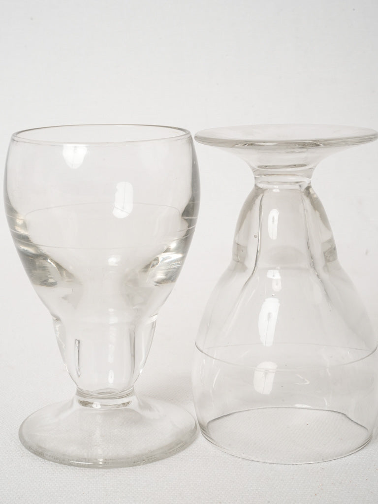 Elegant consistent-pour kitchenware glass set