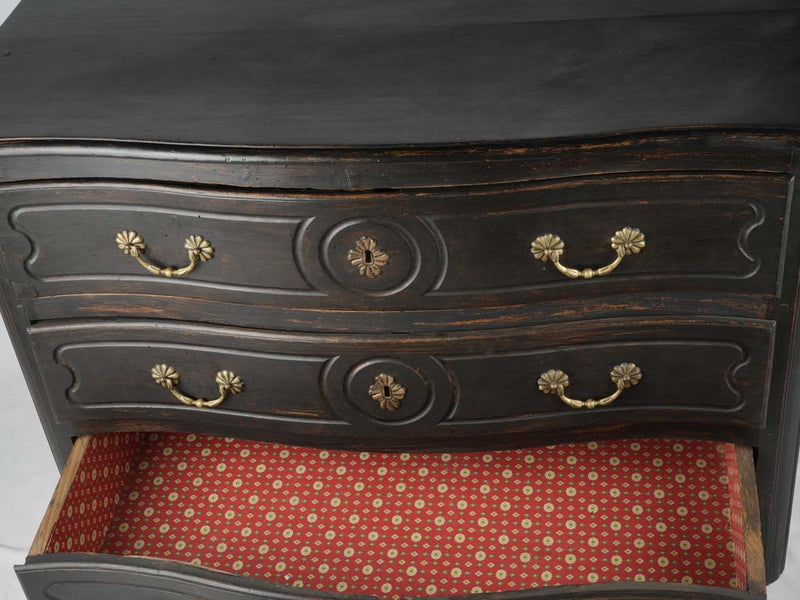 Sophisticated three-drawer chest of drawers