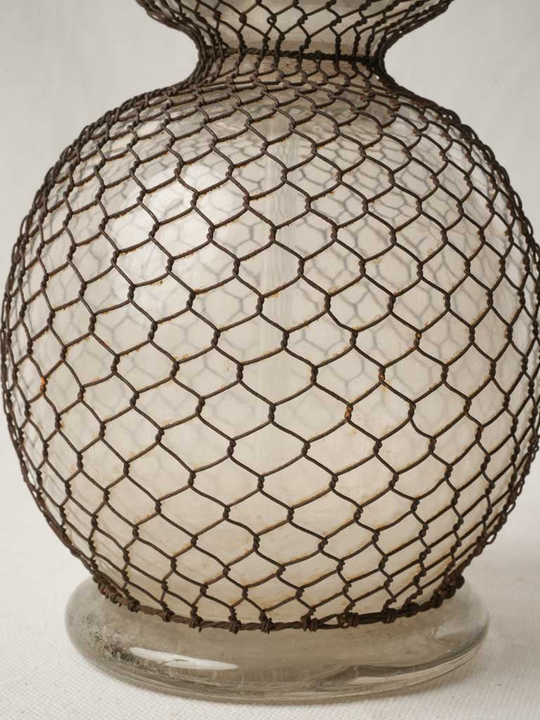 Decorative late 19th-century siphon  