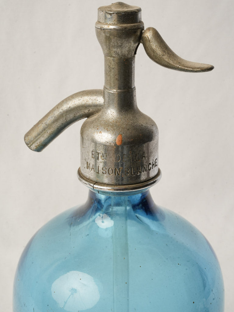 Decorative foliate ornament siphon