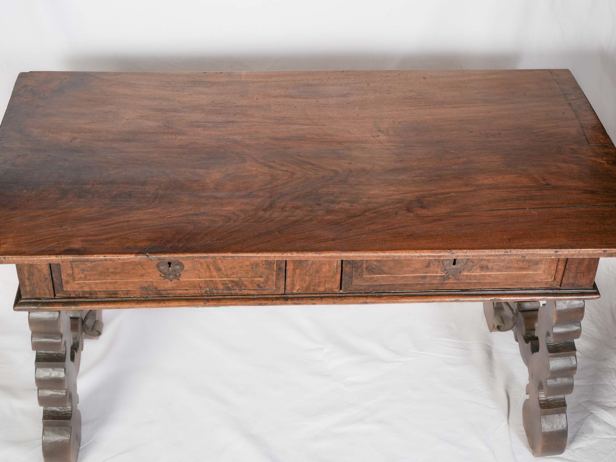 Sculptural 17th-Century Spanish Walnut Baroque Table - 58"