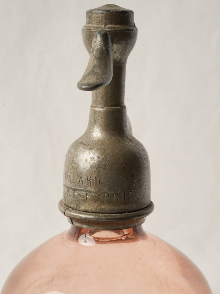 Decorative jewel-like effect siphon  