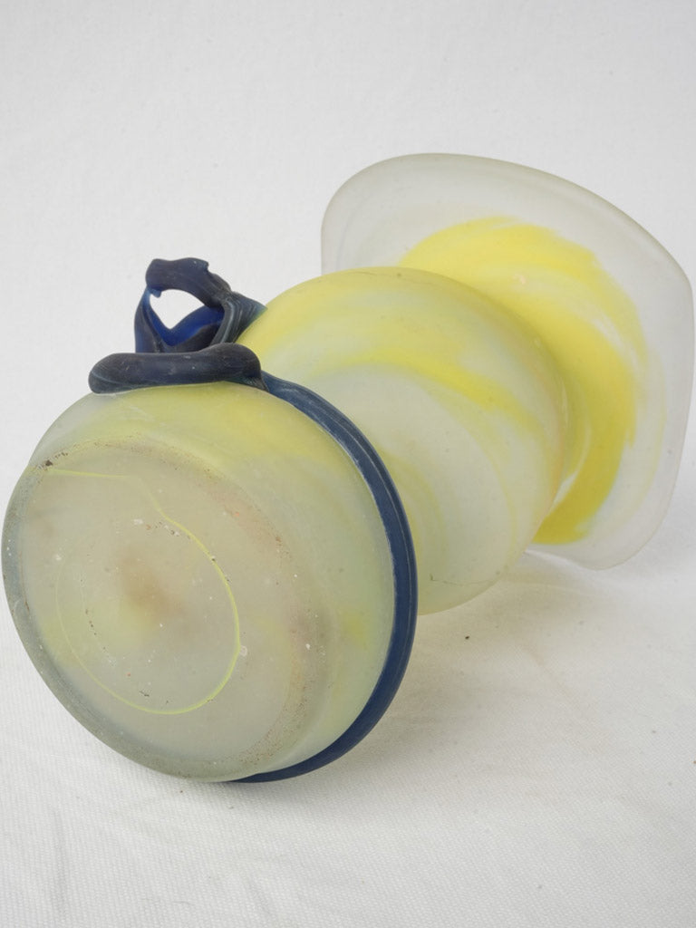 Eye-catching accent vintage vase  