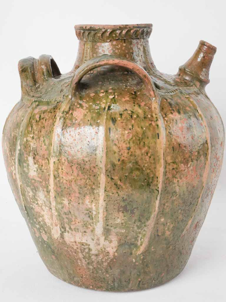 Distinctive chain-patterned ceramic oil pot