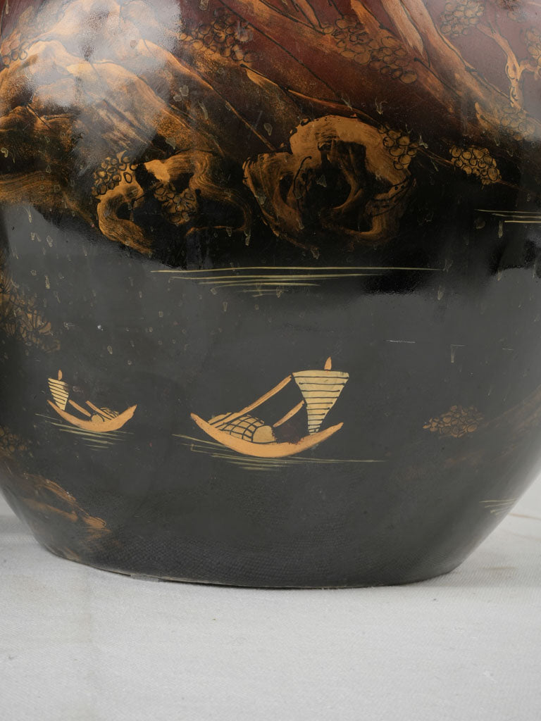 Sophisticated traditional decor vases  