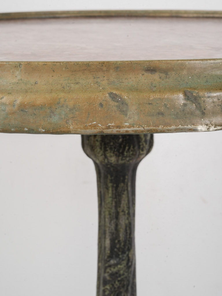 Richly detailed scroll feet