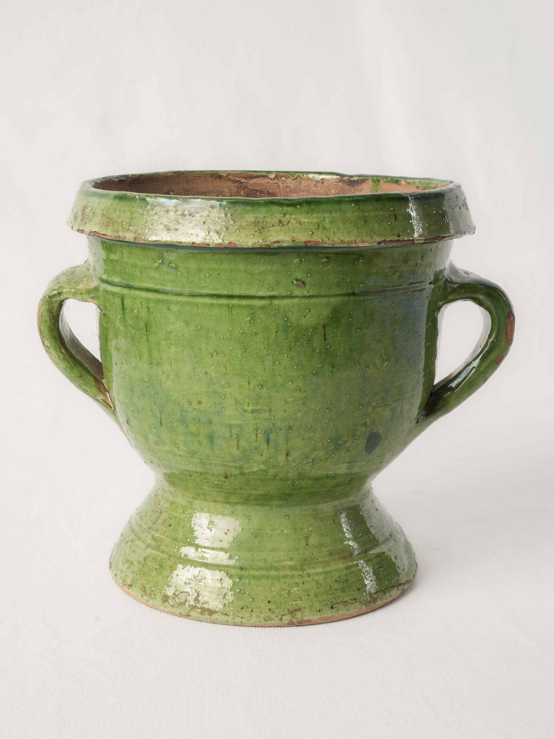Elegant Castelnaudary urn-form vessel  