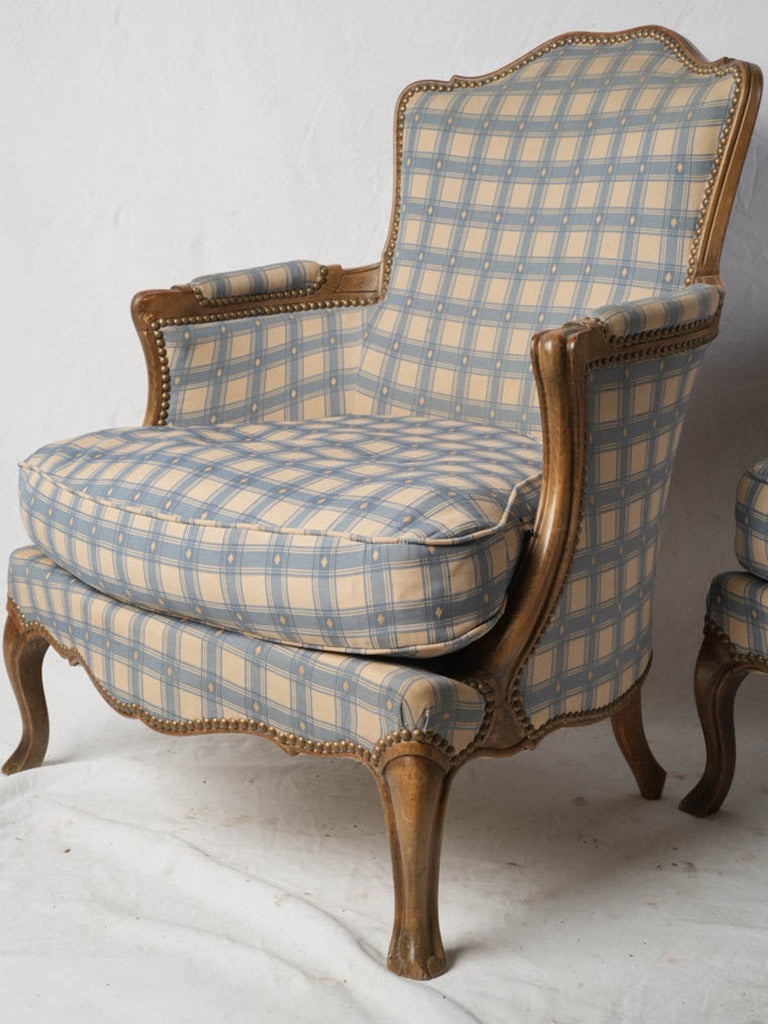 Inviting cream cotton armchairs