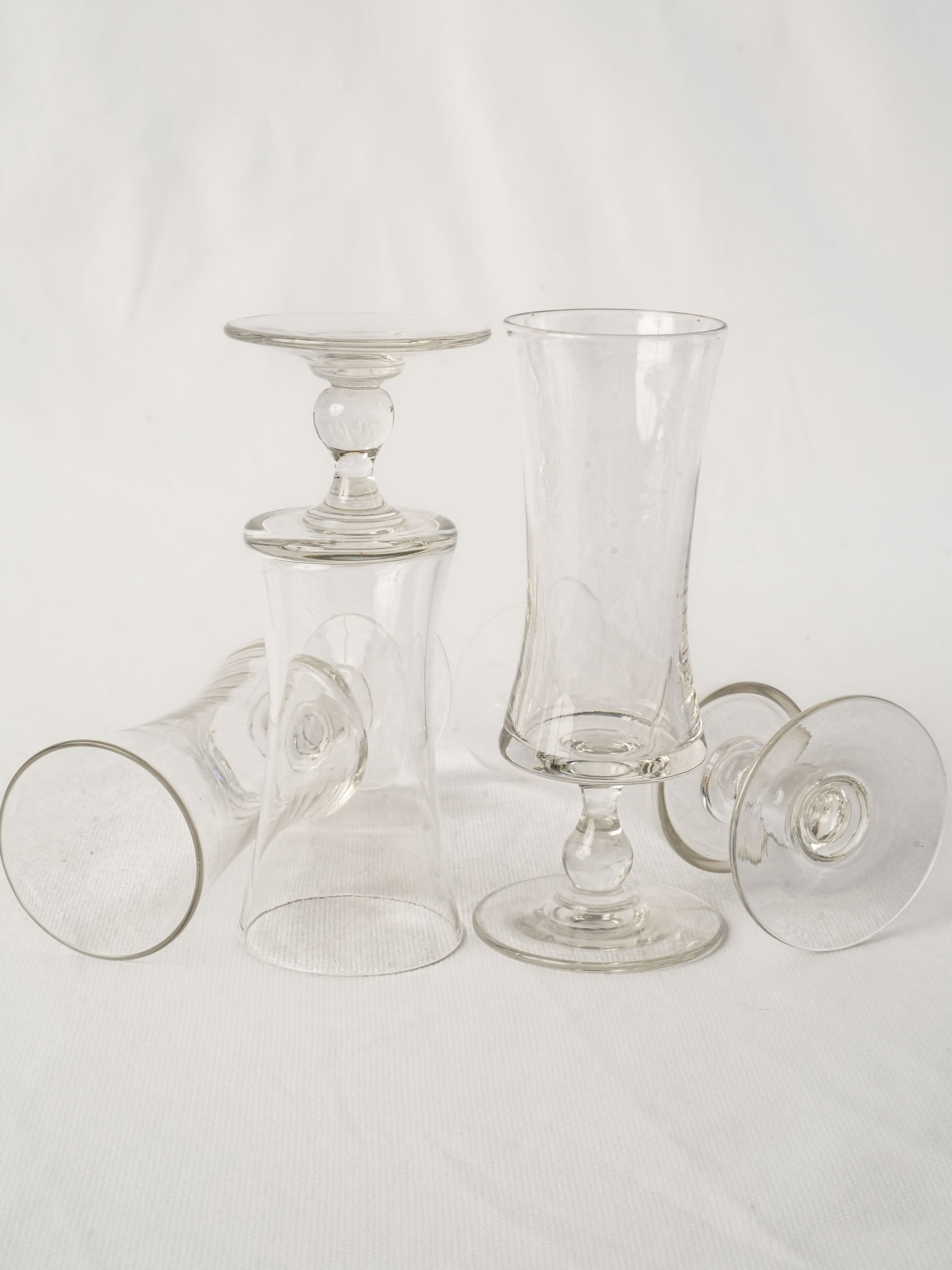 Artistic wavy glass design  