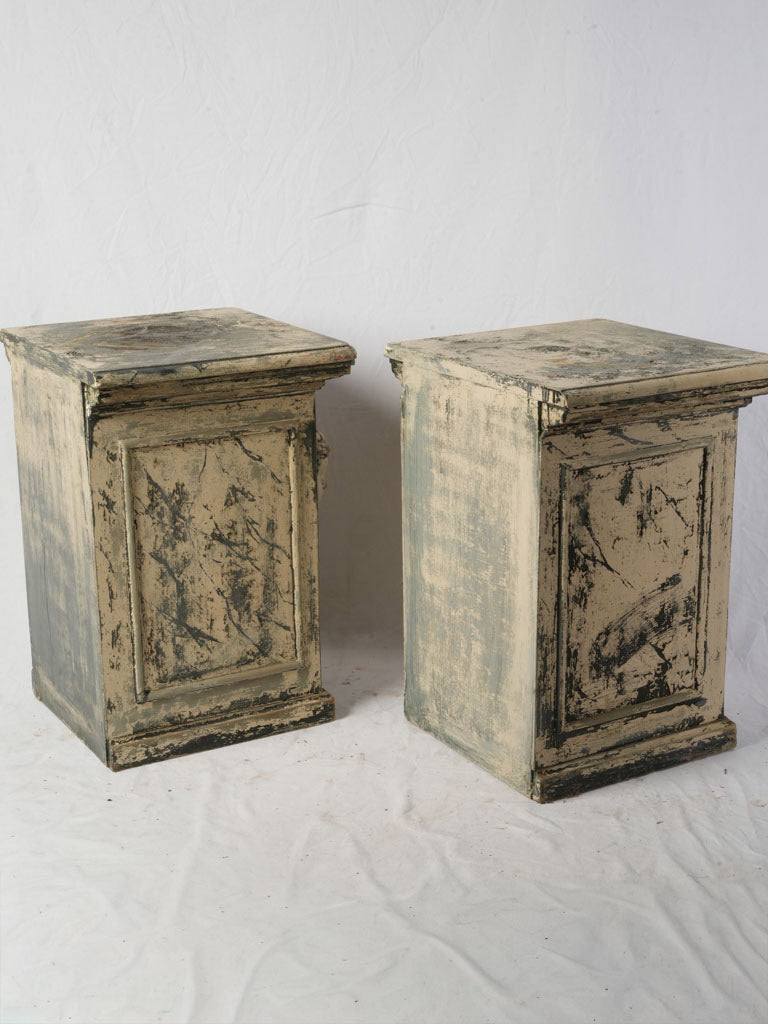 Textured layered finish pedestals  