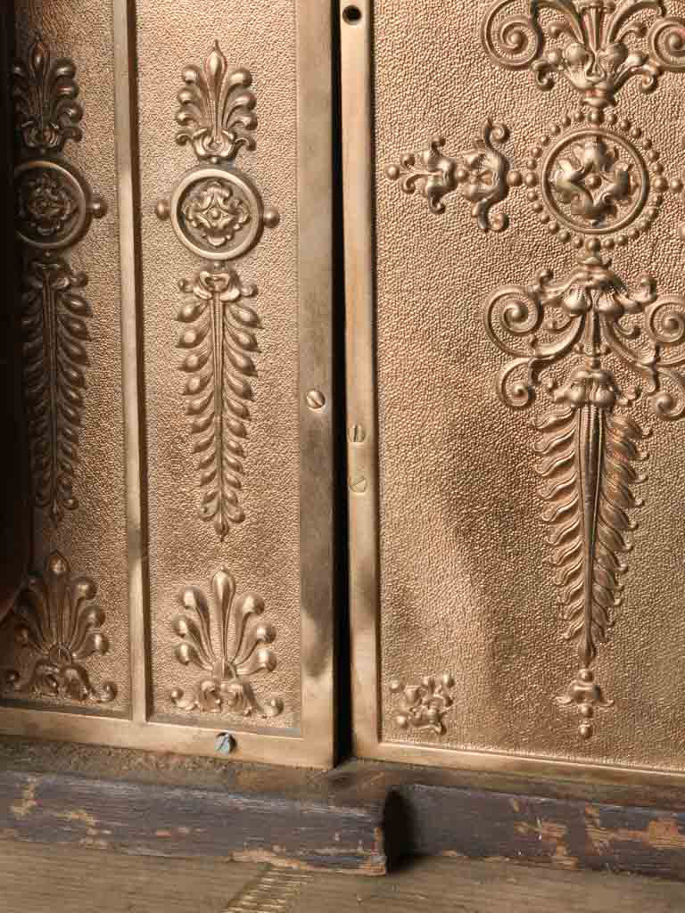 Detailed floral National shop register  