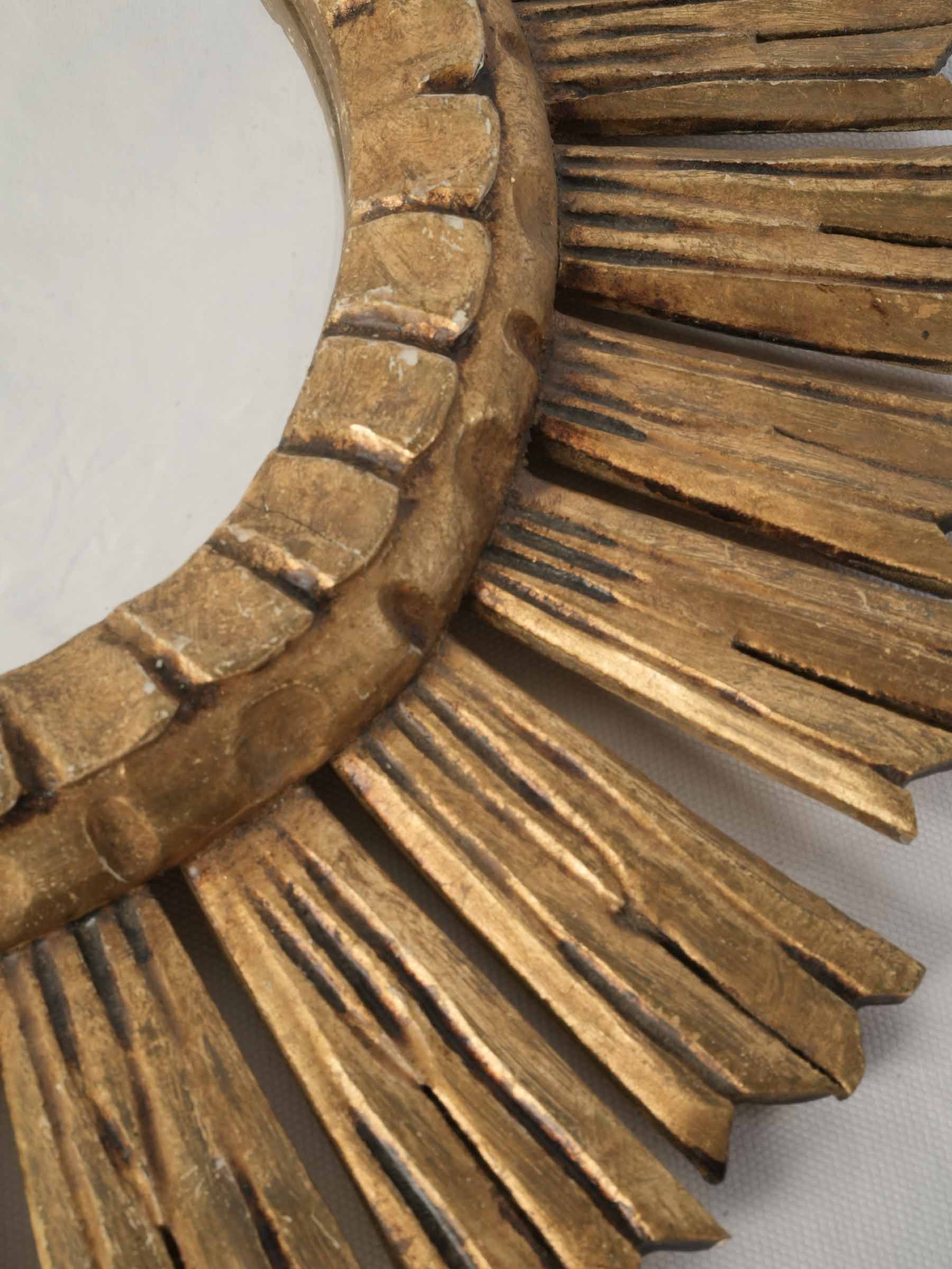 Faceted rays sunburst mirror