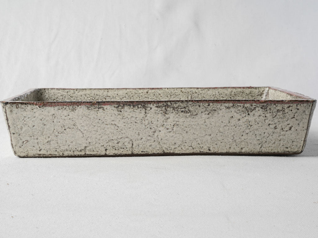 Irregular-shaped dining centerpiece  