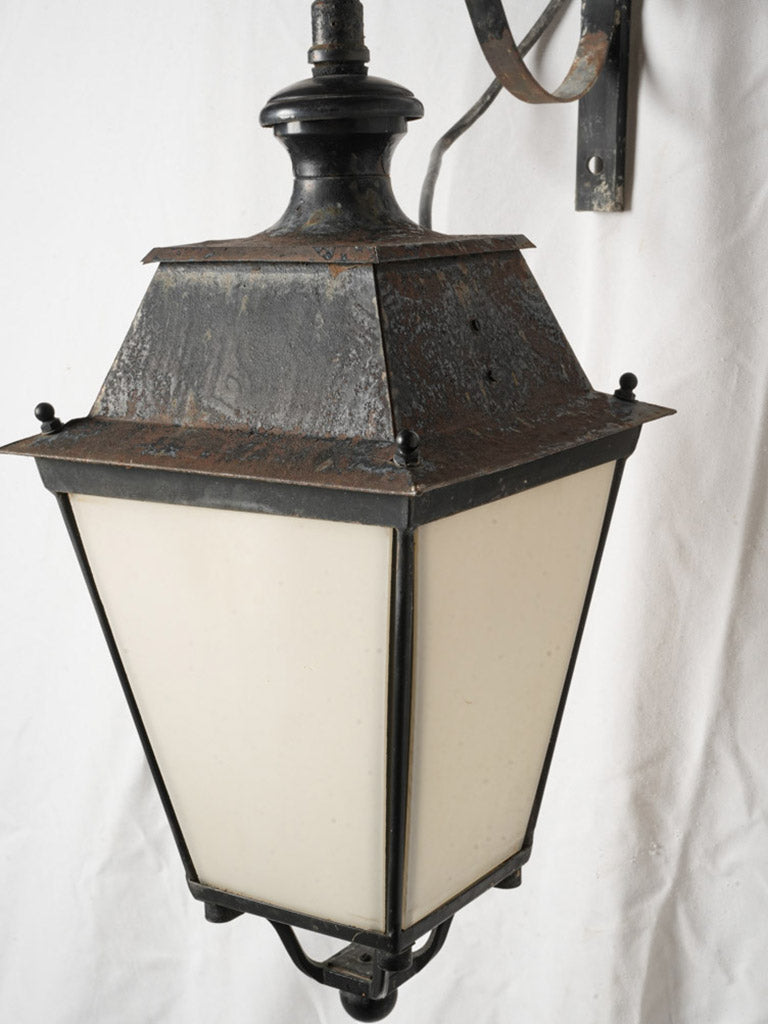 Historic elegant street light fixture