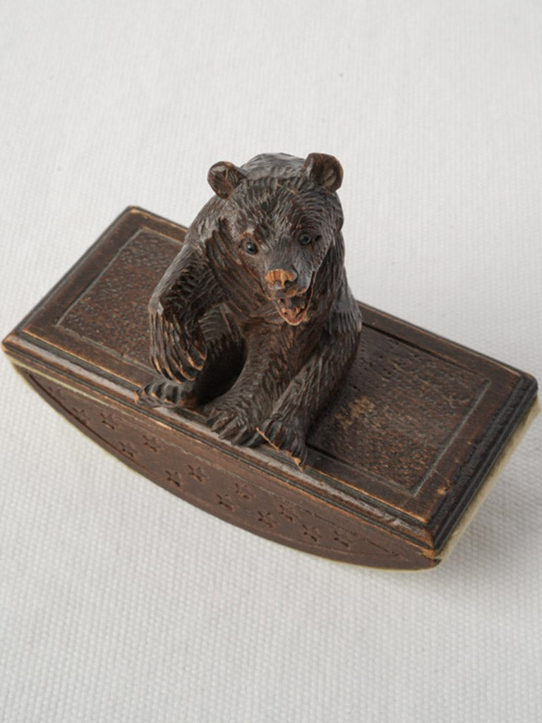Timeworn Brienz carved bear accessory